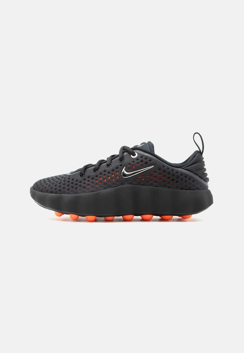 Nike Mind 002 WMNS Black Hyper Crimson – Casexury