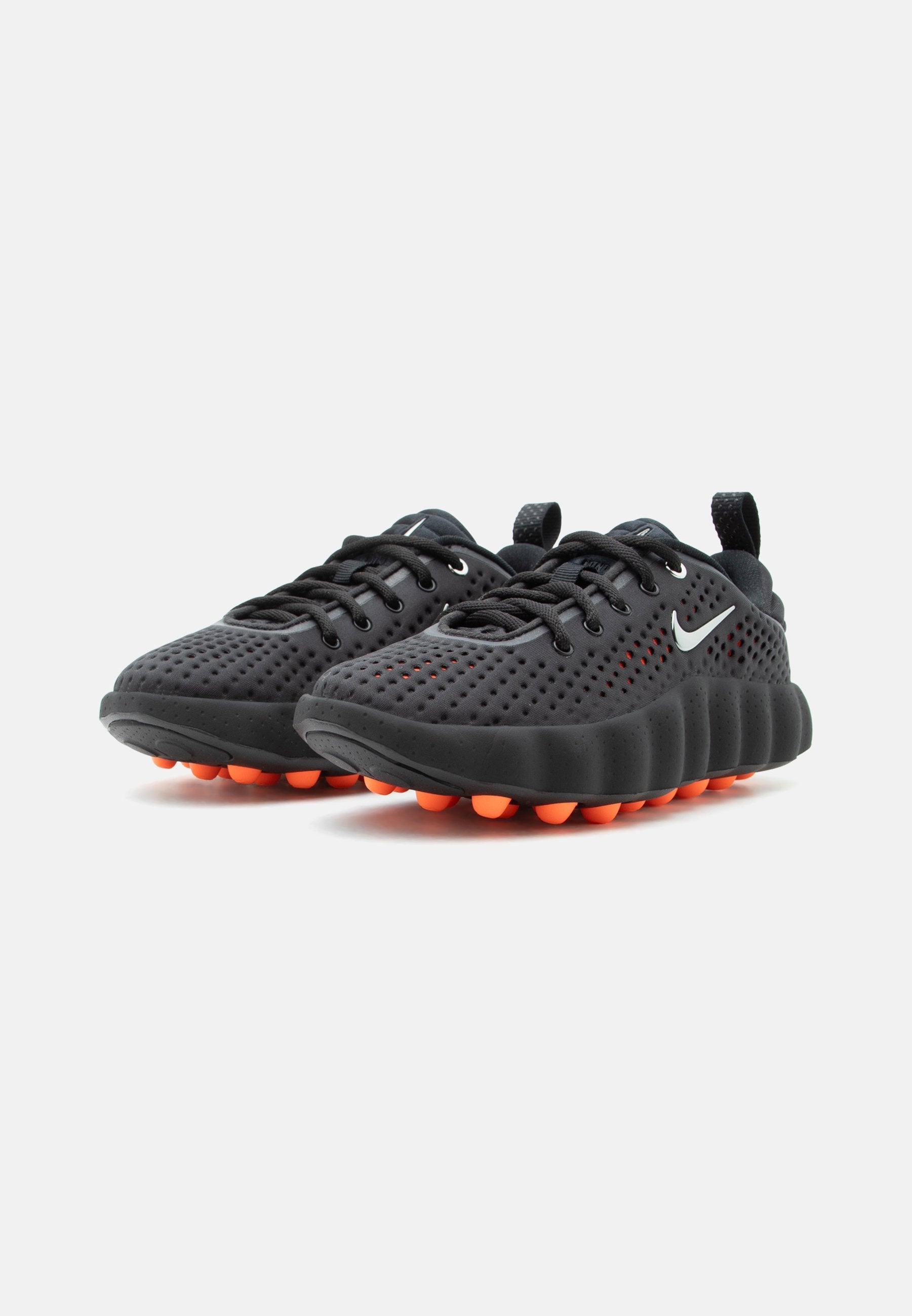 Nike Mind 002 WMNS Black Hyper Crimson – Casexury